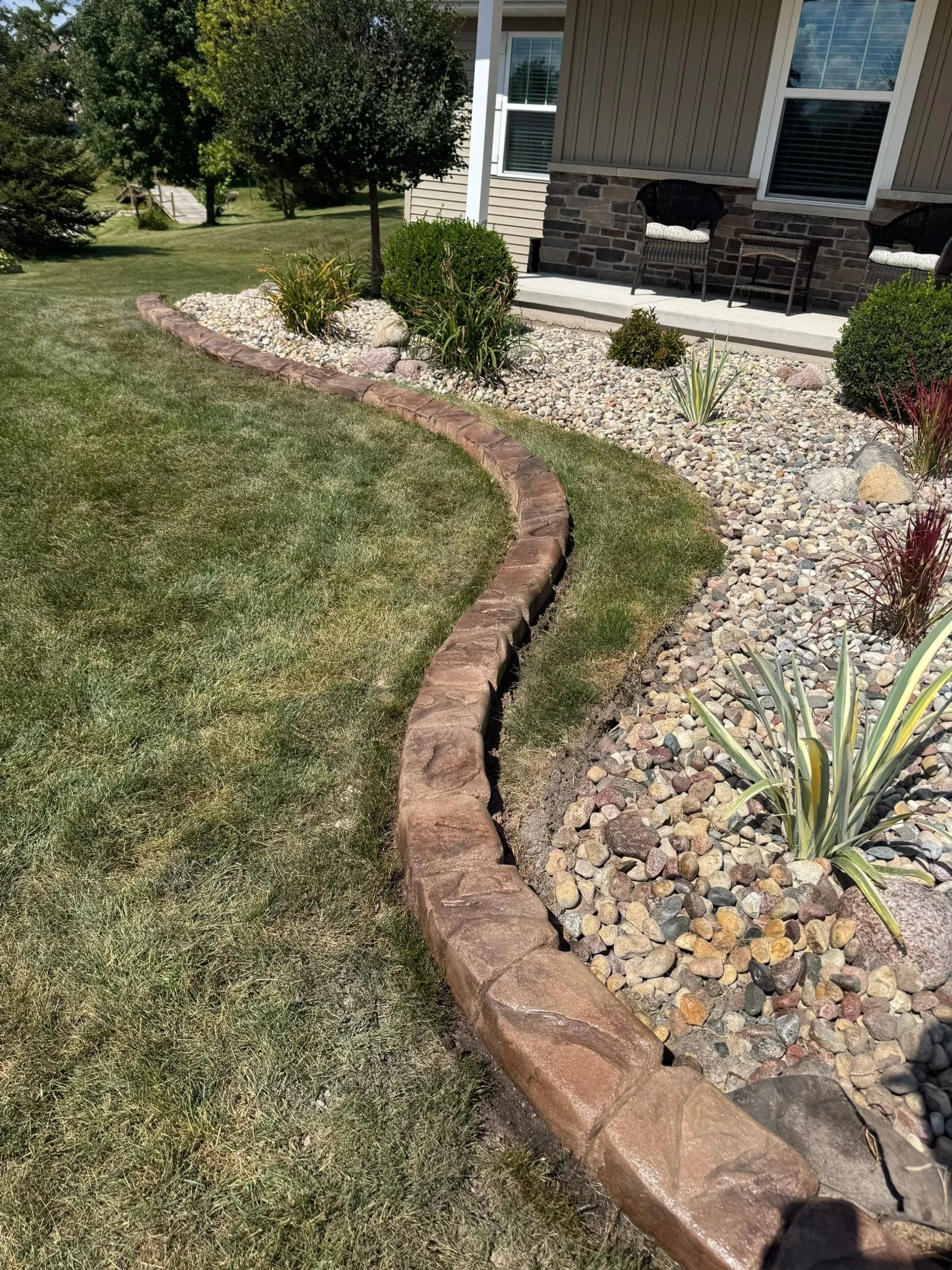 Completed landscape curbing project by Richard Good Completed landscape curbing project by Richard Good