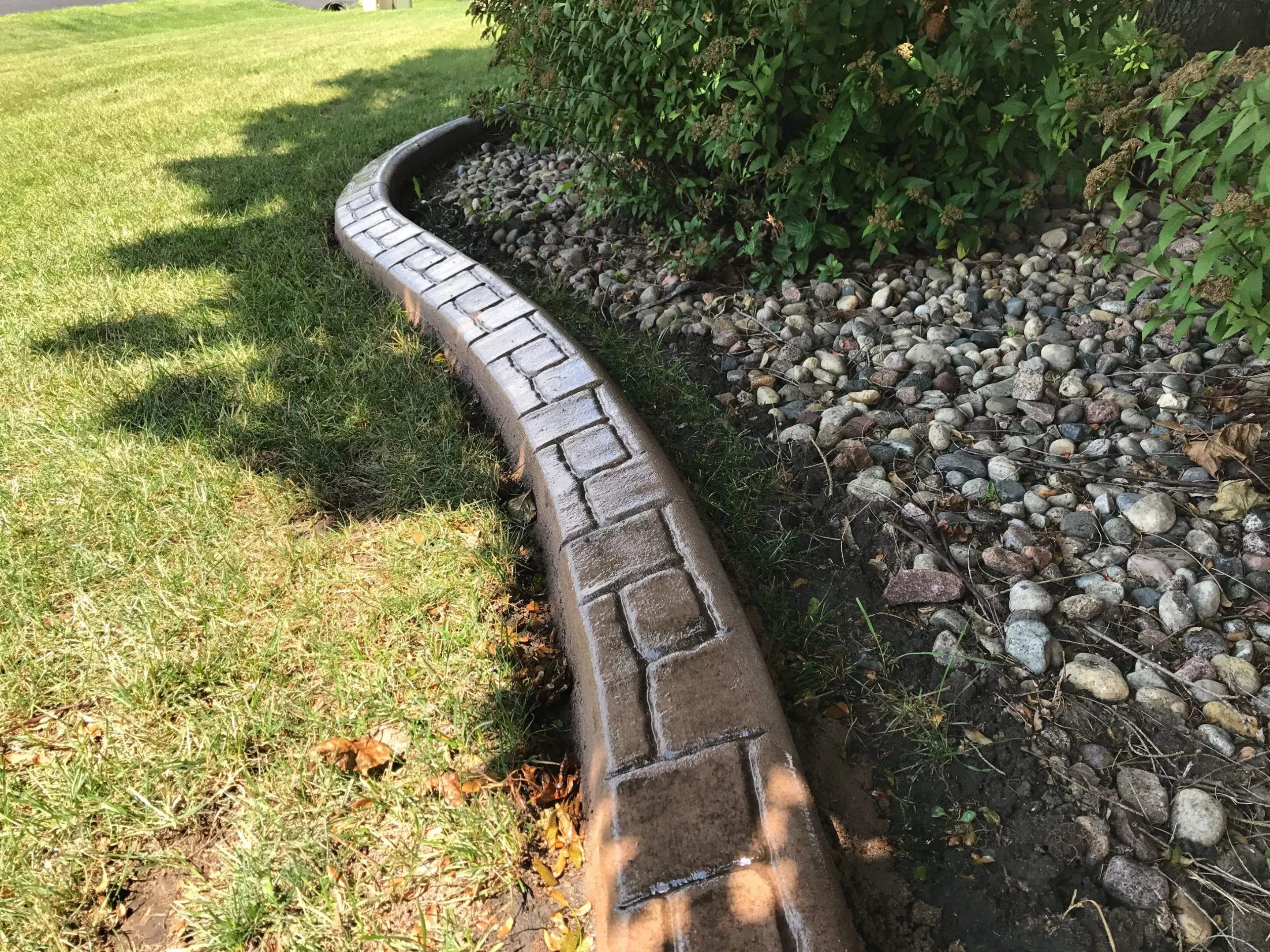 Professional landscape curbing by Goods Curbing Professional landscape curbing by Goods Curbing